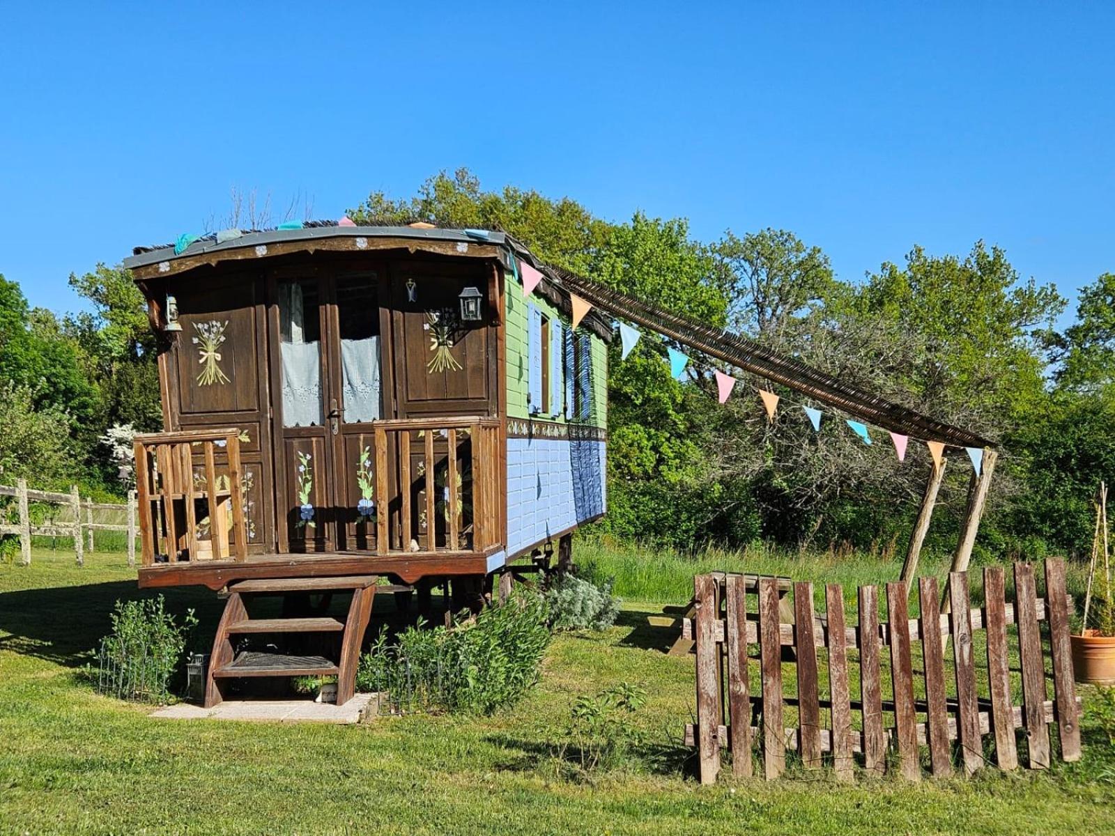 Roulotte Fleur Des Champs Villa Sigalens Luaran gambar